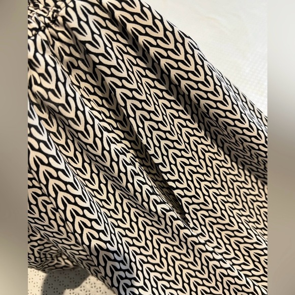 H&M Printed Flowy Midi Skirt Black Cream Size 2 - Picture 8 of 10